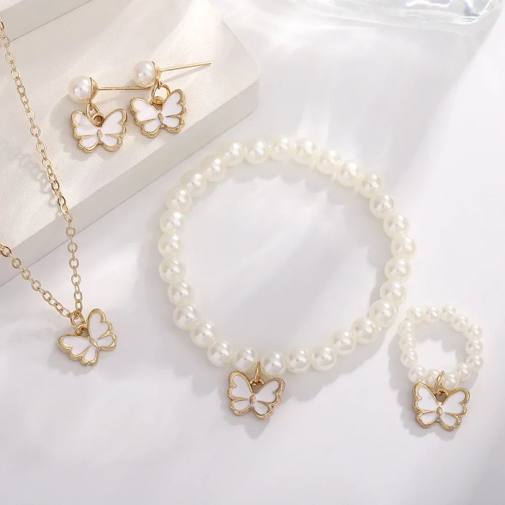 4-delige sieradenset – vlinder hanger en imitatie parel sieraden