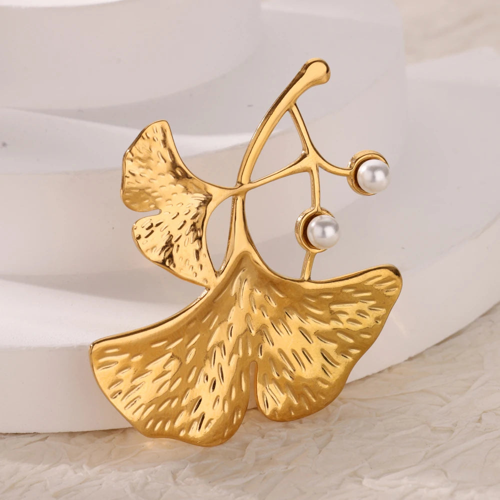 Ginkgo bladeren broche – delicaat design met parel en rvs