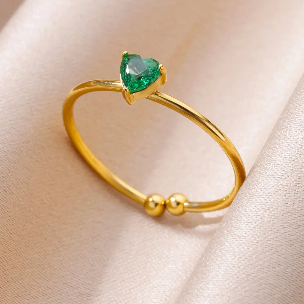 Goudkleurige verstelbare ring met groen zirkonia hart – stijlvolle sieraden