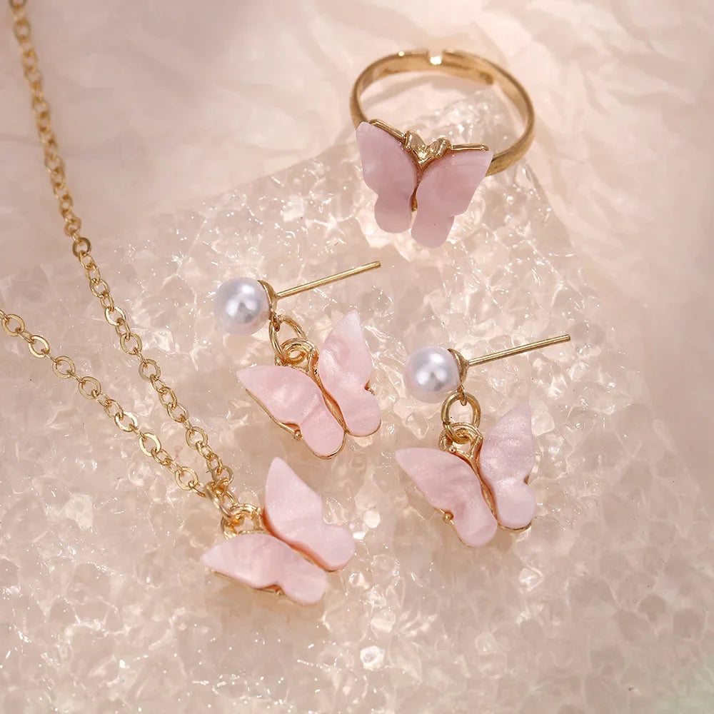 4-delige sieradenset – vlinder hanger en imitatie parel sieraden
