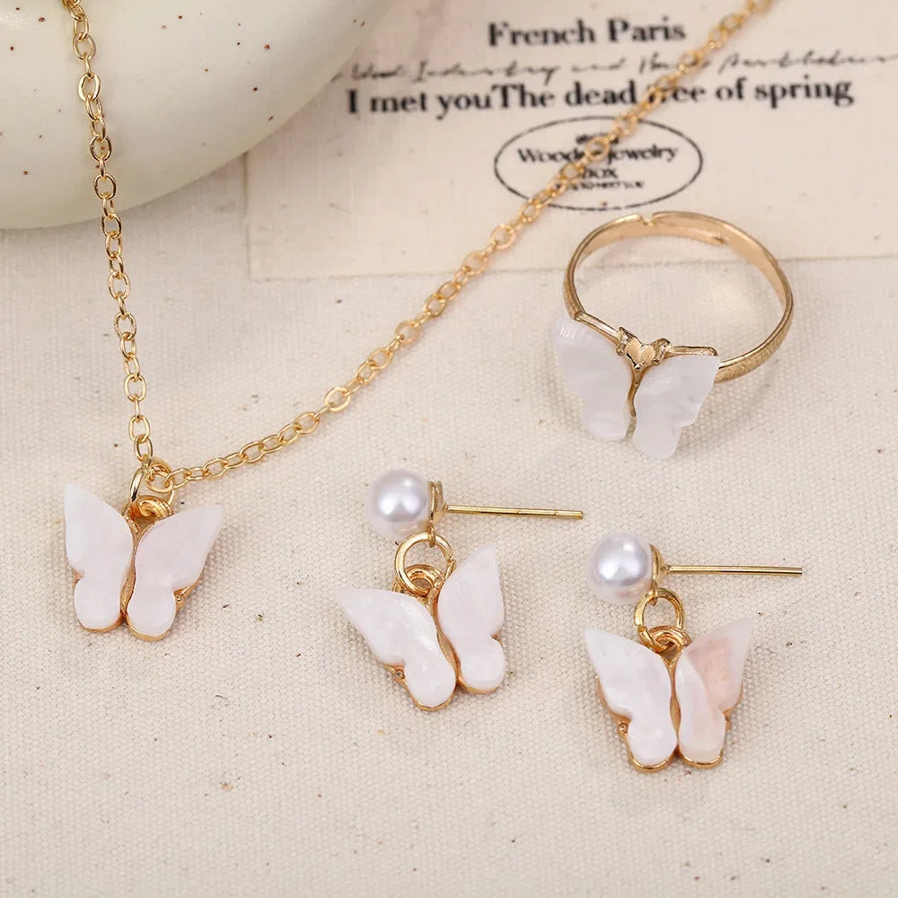 4-delige sieradenset – vlinder hanger en imitatie parel sieraden