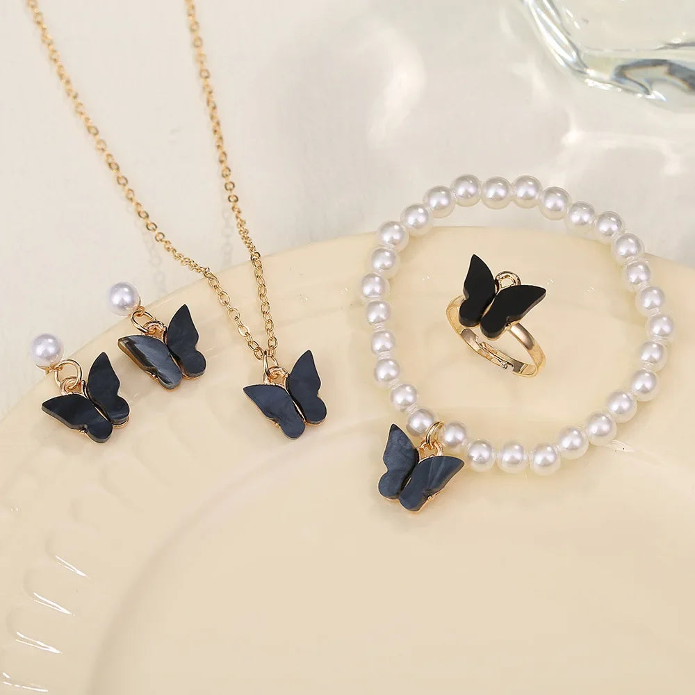 4-delige sieradenset – vlinder hanger en imitatie parel sieraden