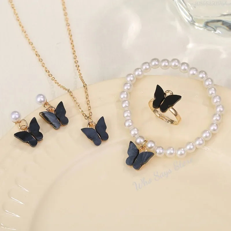4-delige sieradenset – vlinder hanger en imitatie parel sieraden