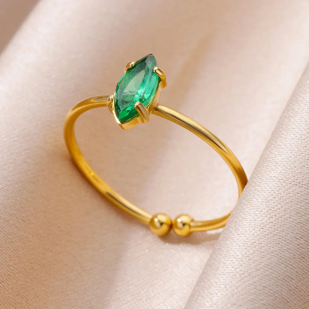 Goudkleurige verstelbare ring met groen zirkonia hart – stijlvolle sieraden
